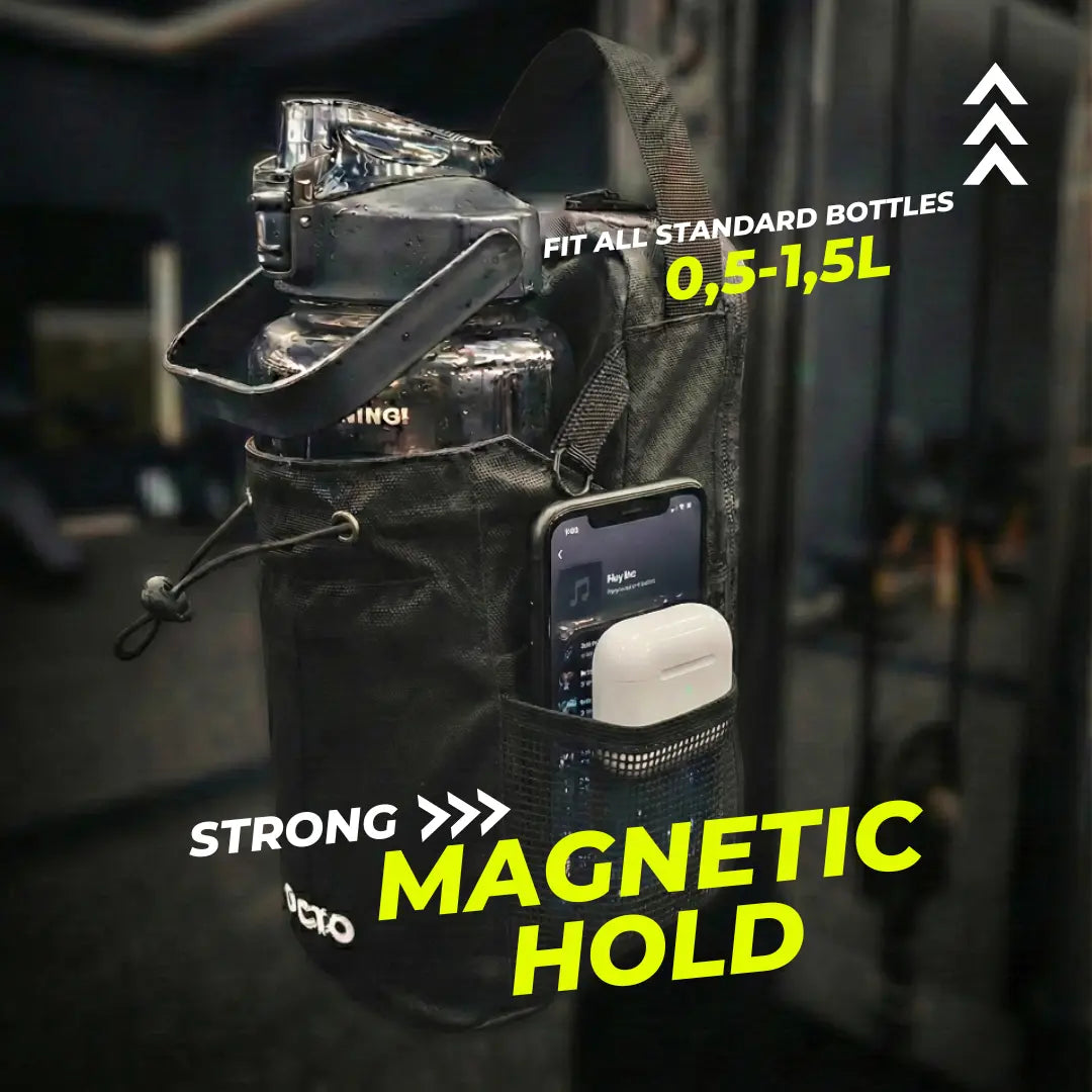 Magnetic gym bottle holder bag attached to squat rack, fits 0.5–1.5L water bottles with phone and AirPods pocket